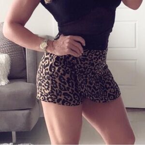 Leopard Black and Tan skirt skort shorts Guess size 4